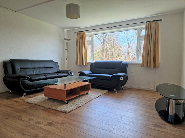 2 Bedroom Flat To Rent In Park Avenue, Birmingham, B18