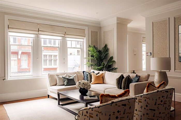 3 Bedroom Flat To Rent In Duke Street, Mayfair, W1K