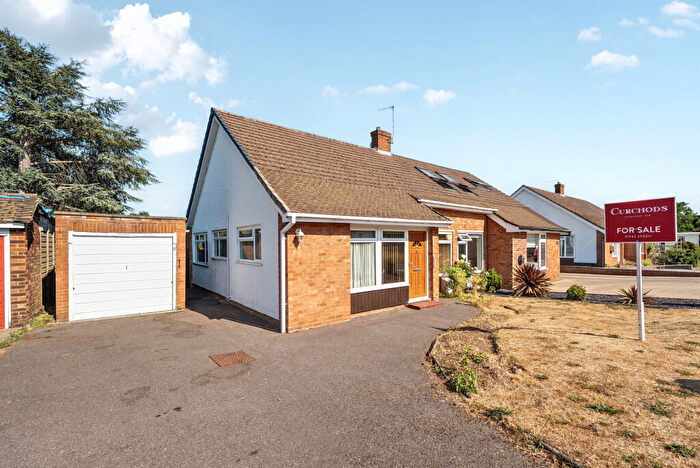 3 Bedroom Bungalow For Sale In Boltons Close, Pyrford, GU22