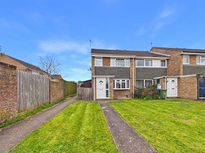 3 Bedroom End Terrace House For Sale In Slattenham Close, Hartwell, Aylesbury, HP19