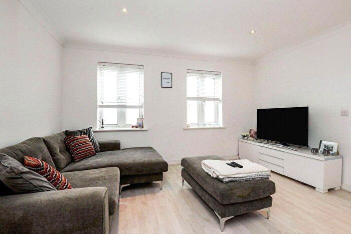 2 Bedroom Flat For Sale In Trafalgar Court, Cobham, Surrey, KT11
