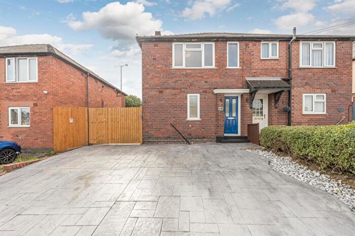 3 Bedroom Semi-Detached House To Rent In Ridge Grove, Stourbridge, DY9