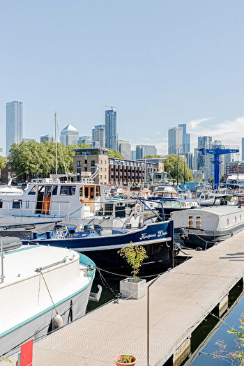 1 Bedroom House Boat For Sale In South Dock Marina, Rope Street, Southwark, London, SE16