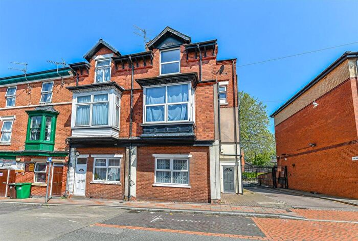 6 Bedroom End Of Terrace House For Sale In Peveril Street, Nottingham, NG7