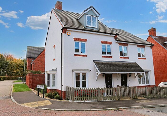 3 Bedroom Semi Detached House For Sale In Savernake Way, Fair Oak, SO50