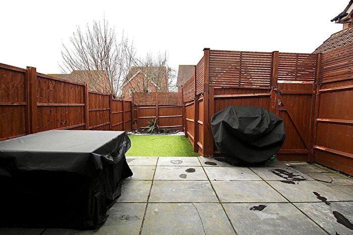 4 Bedroom Semi-Detached House To Rent In Lucern Close, Hammond Street, Cheshunt, Waltham Cross, EN7