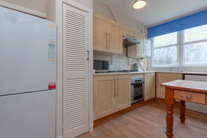 2 Bedroom Flat To Rent In Rosemount Place, Rosemount, Aberdeen, AB25