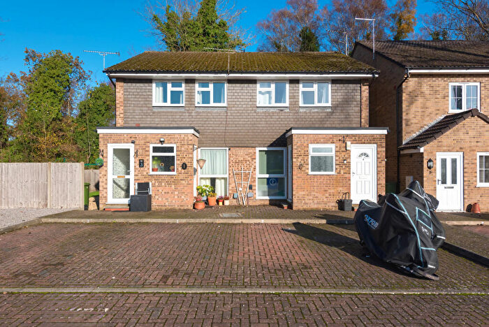 1 Bedroom Maisonette To Rent In Union Street, Farnborough, GU14