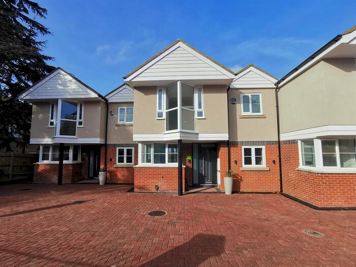 5 Bedroom Property To Rent In Sparrows Herne, Bushey Heath, WD23