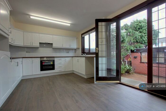 3 Bedroom Terraced House To Rent In Warley Road, Blackpool, FY2