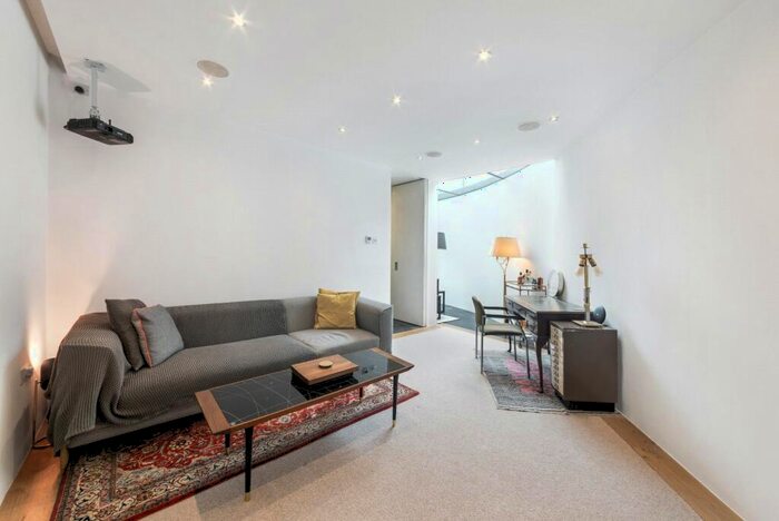 3 Bedroom End Of Terrace House To Rent In Cadogan Terrace, London, E9