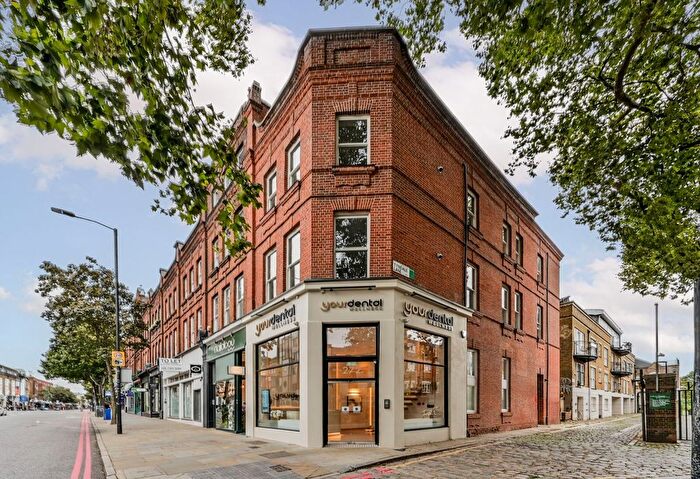 2 Bedroom Flat To Rent In Upper Street, Islington, London, N1