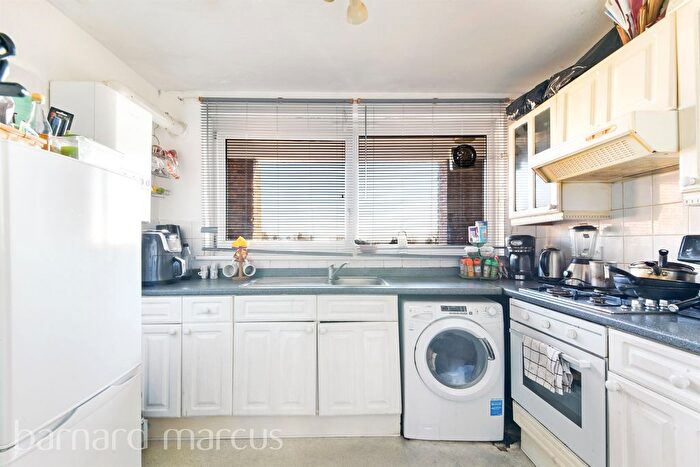 1 Bedroom Flat For Sale In Bell Drive, London, SW18