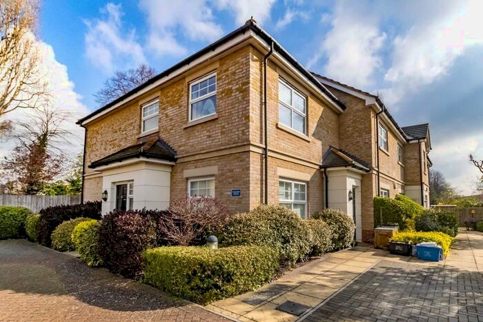 1 Bedroom Flat To Rent In Sandringham Mews, Hampton, TW12