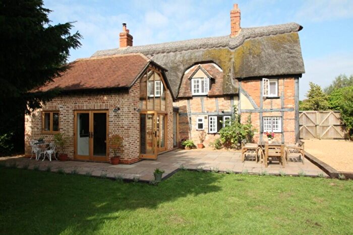 3 Bedroom Detached House To Rent In High Street, Bedford, Bedfordshire, MK42