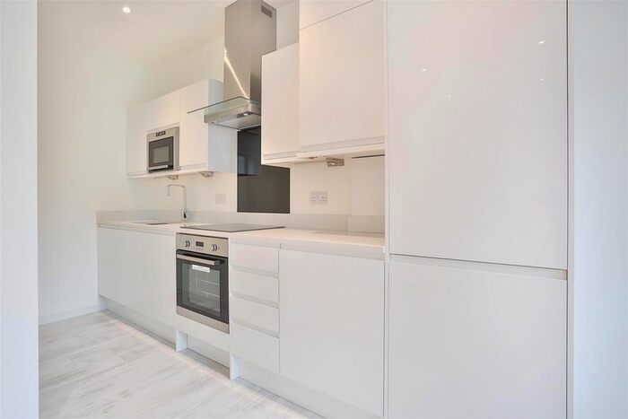 1 Bedroom Flat To Rent In High Street, Hampton Hill, Hampton, TW12
