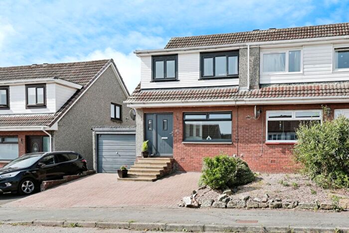 3 Bedroom Semi-Detached House For Sale In Riggs View, Cairneyhill, Dunfermline, Fife, KY12