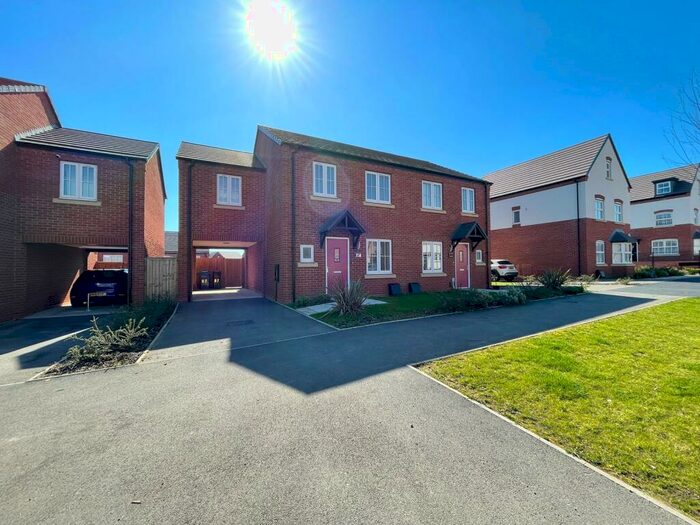 3 Bedroom House To Rent In Meadow Way, Tamworth, B79