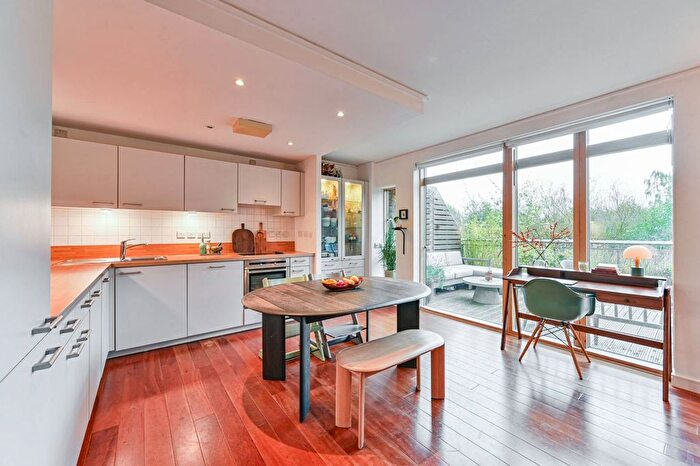 3 Bedroom Flat For Sale In Maurer Court, North Greenwich, London, SE10