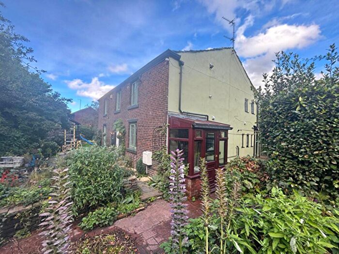2 Bedroom Cottage For Sale In Cowlishaw, Shaw, OL2