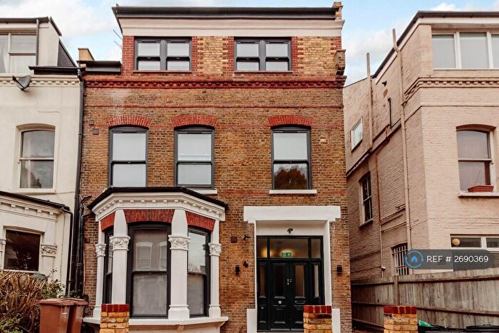 Studio To Rent In Adolphus Road, London, N4