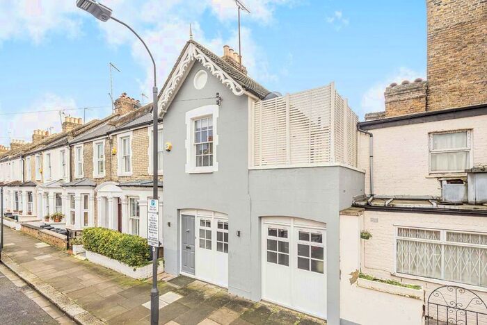 1 Bedroom Flat To Rent In Burnthwaite Road, London, SW6