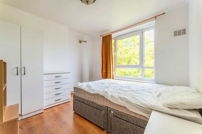 2 Bedroom Maisonette To Rent In Meadow Road, Vauxhall, London, SW8