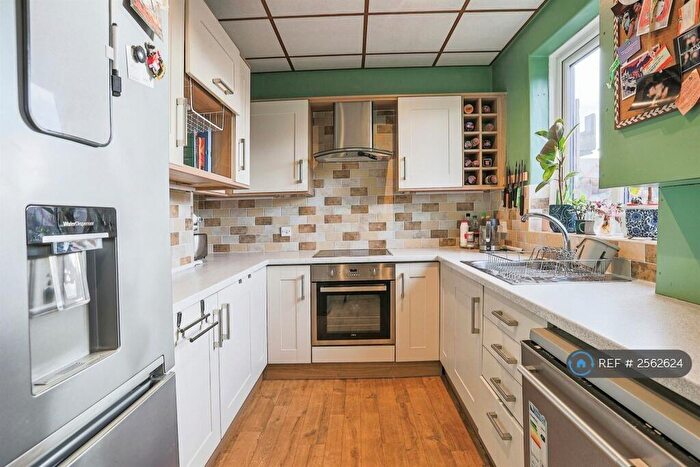 3 Bedroom Terraced House To Rent In Thornleigh Mount, Leeds, LS9