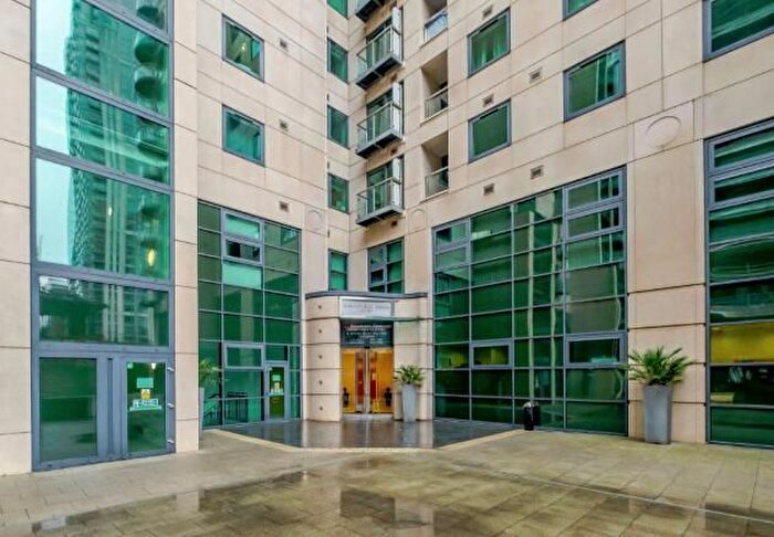 2 Bedroom Flat To Rent In Discovery Dock East Tower, South Quay Square, South Quay, Canary Wharf, London, E14