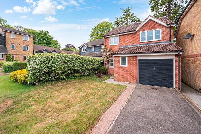 4 Bedroom Detached House To Rent In Dunnymans Road, Banstead, SM7