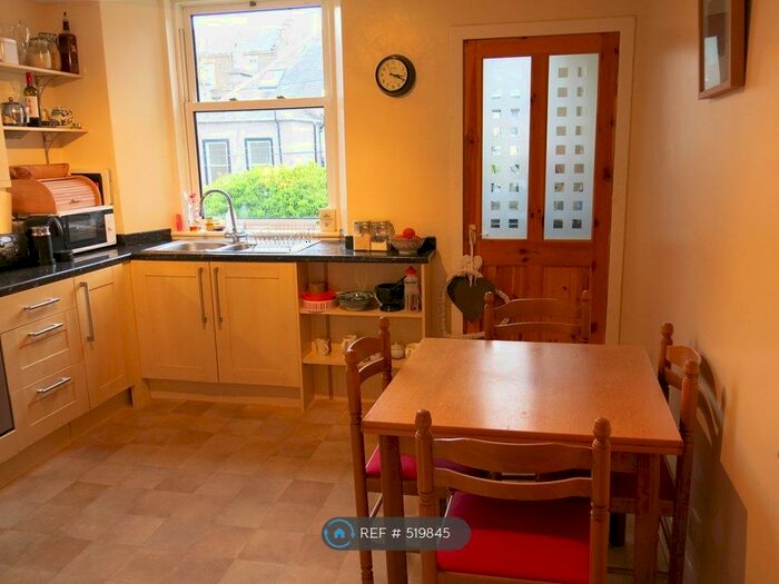 2 Bedroom Flat To Rent In Broughty Ferry, Dundee, DD5