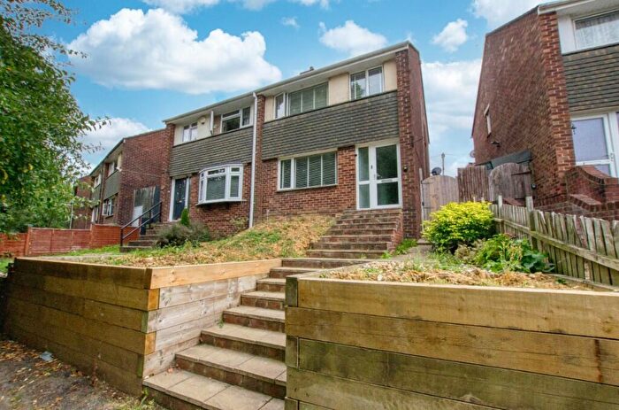 3 Bedroom Semi-Detached House For Sale In Crowther Close, Southampton, Hampshire, SO19
