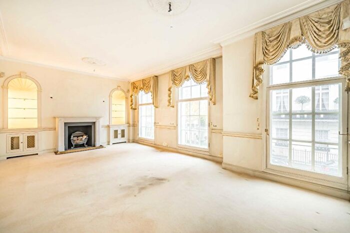 4 Bedroom Property For Sale In Upper Brook Street, London, W1K - Photo 2