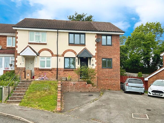 4 Bedroom End Of Terrace House For Sale In Bank Side, Hamstreet, Ashford, TN26
