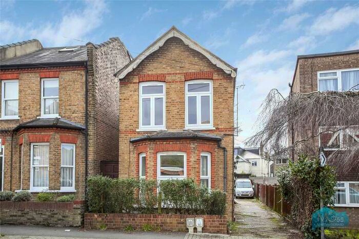 2 Bedroom Maisonette Flat To Rent In Hutton Grove, North Finchley, London, N12