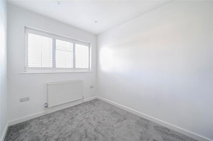 3 Bedroom End Of Terrace House For Sale In Franklyn Road, Walton-On-Thames, KT12