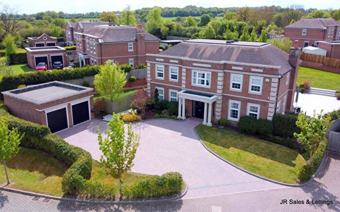 5 Bedroom Detached House For Sale In Canton Close, Goffs Oak, EN7