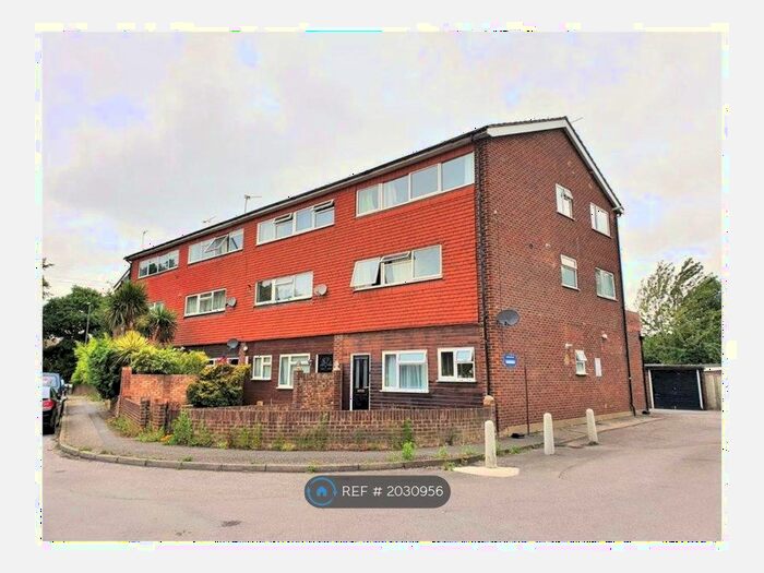 2 Bedroom Flat To Rent In Westfield Parade, New Haw, Addlestone, KT15