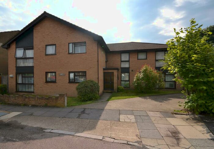 2 Bedroom Apartment To Rent In Springfield Court, Bawtry Road, Whetstone, London, N20