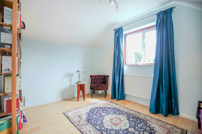 5 Bedroom Detached House For Sale In Orchard Drive, Park Street, St. Albans, Hertfordshire, AL2