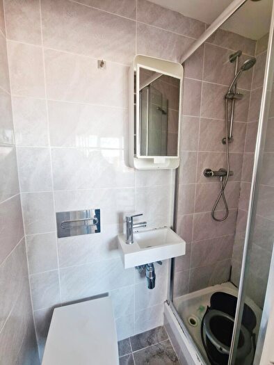 1 Bedroom Maisonette To Rent In Douglas Road, Addlestone, KT15