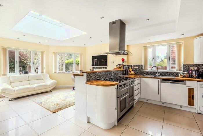 4 Bedroom Detached House To Rent In Chiltern Road, Sutton, Surrey, SM2