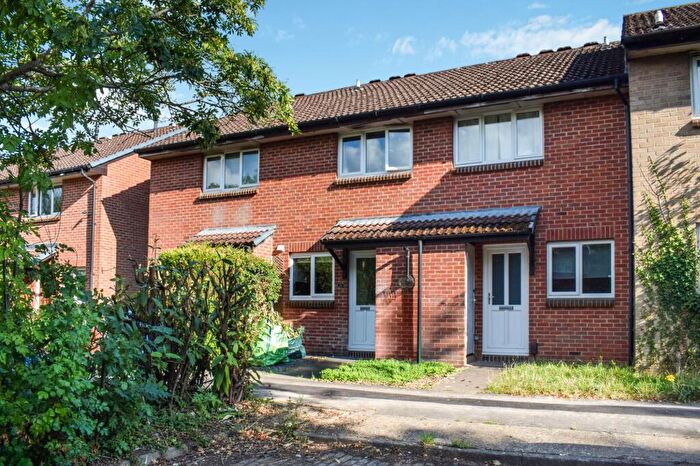 2 Bedroom Terraced House To Rent In Axtell Close, Kidlington, OX5