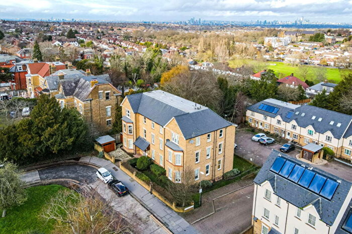 2 Bedroom Flat For Sale In Beulah Hill, SE19