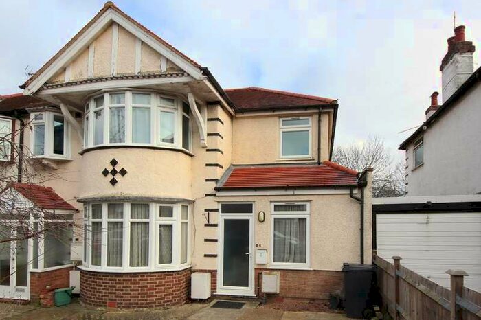 4 Bedroom Flat To Rent In Brentmead Gardens, NW10