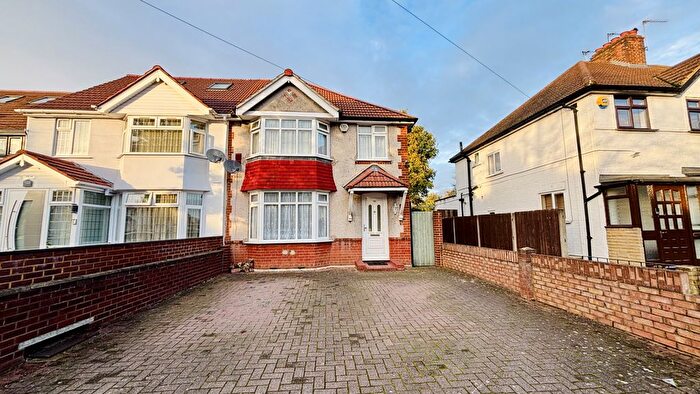 3 Bedroom Semi-Detached House To Rent In The Crossways, Hounslow, Greater London, TW5