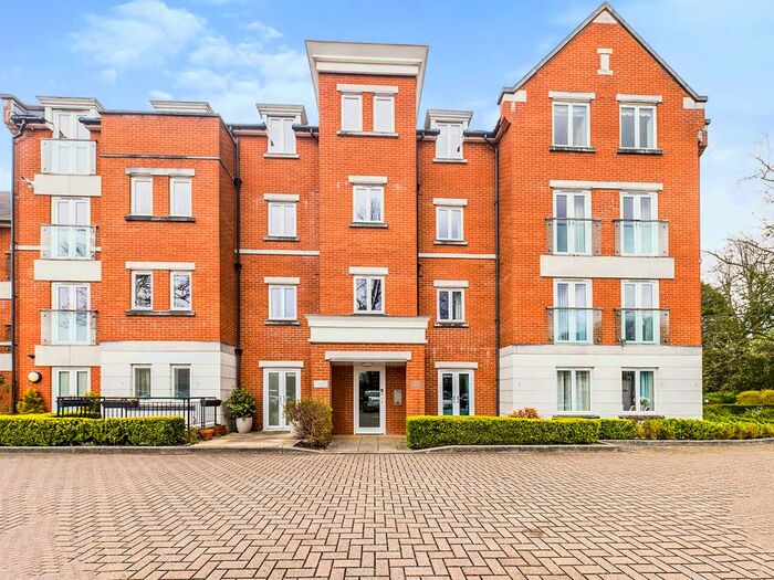 2 Bedroom Flat To Rent In Comptons Lane, Horsham, RH13