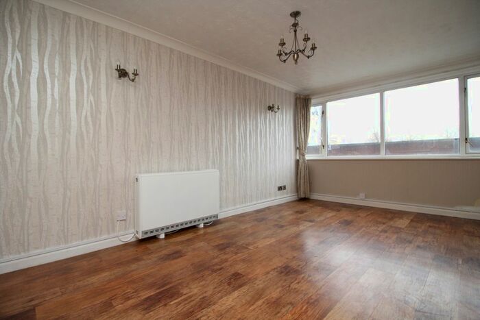 2 Bedroom Flat To Rent In Roseville Precinct Castle Street, Bilston, West Midlands WV14