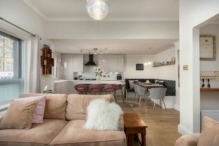 1 Bedroom Flat To Rent In The Highway, London, E1W