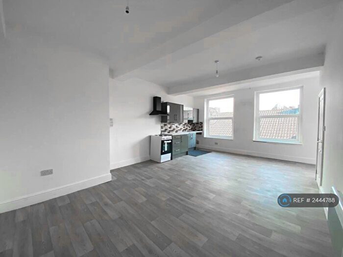 1 Bedroom Flat To Rent In Baillie Street, Rochdale, OL16